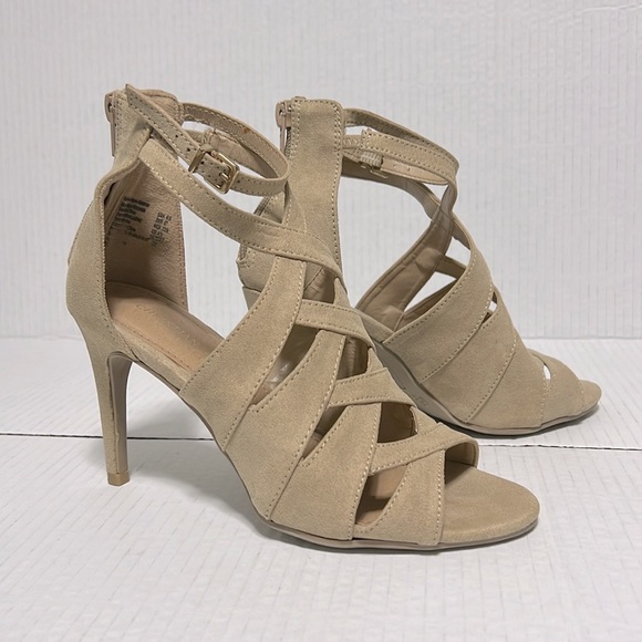 Christian Siriano Shoes - Christian Siriano Color Beige Size 6.5